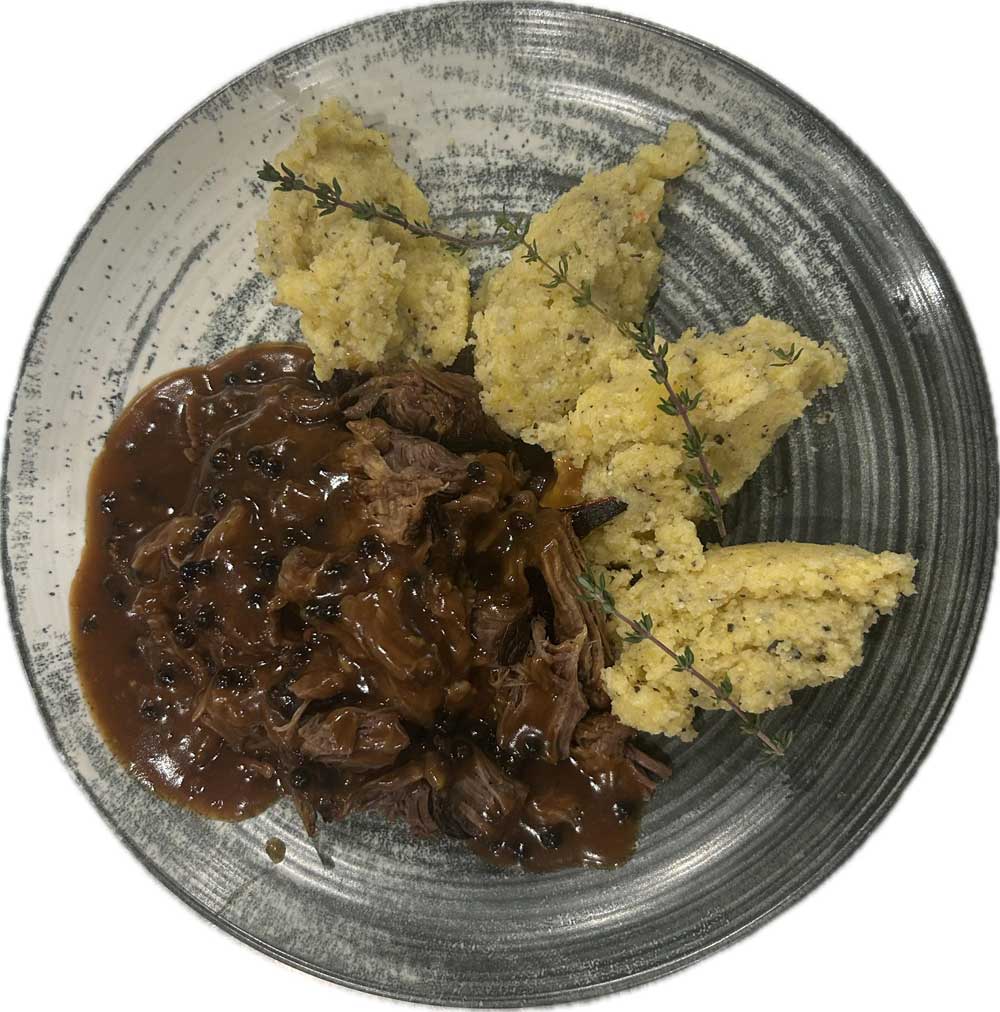 Дърпано телешко с пепър сос и полента с трюфел